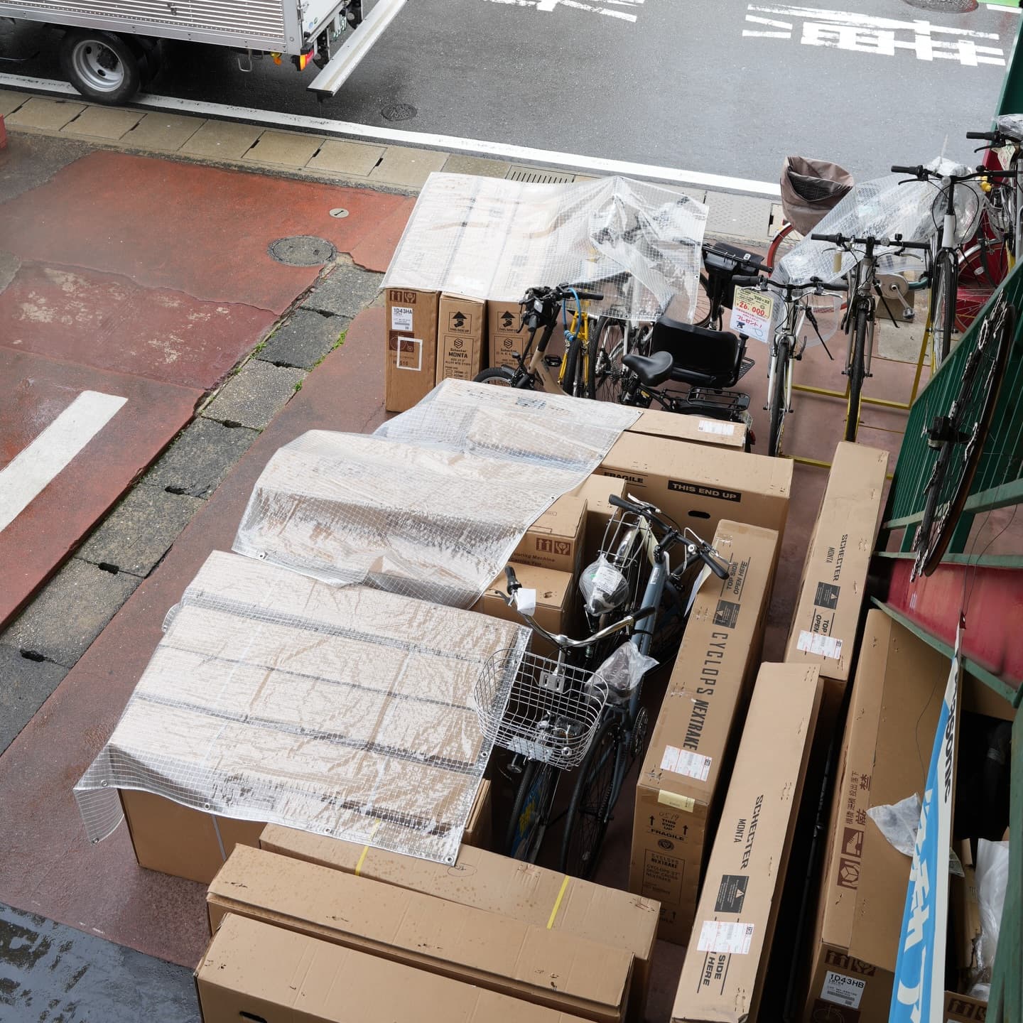 続々入荷中